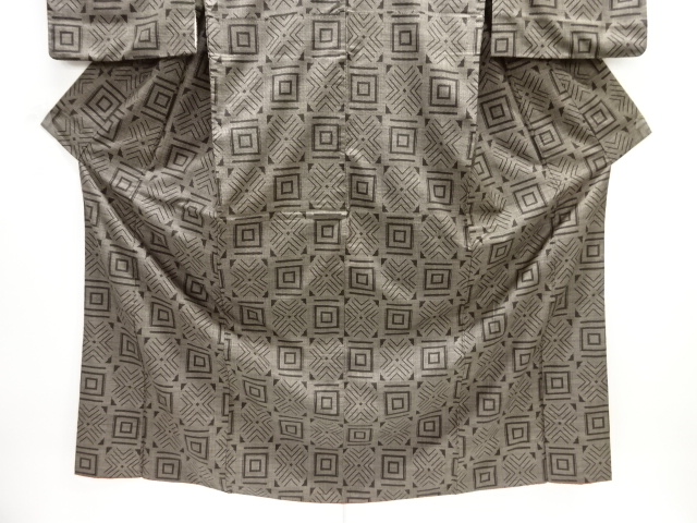  市松に幾何学模様織出し本場泥大島紬着物（5マルキ）